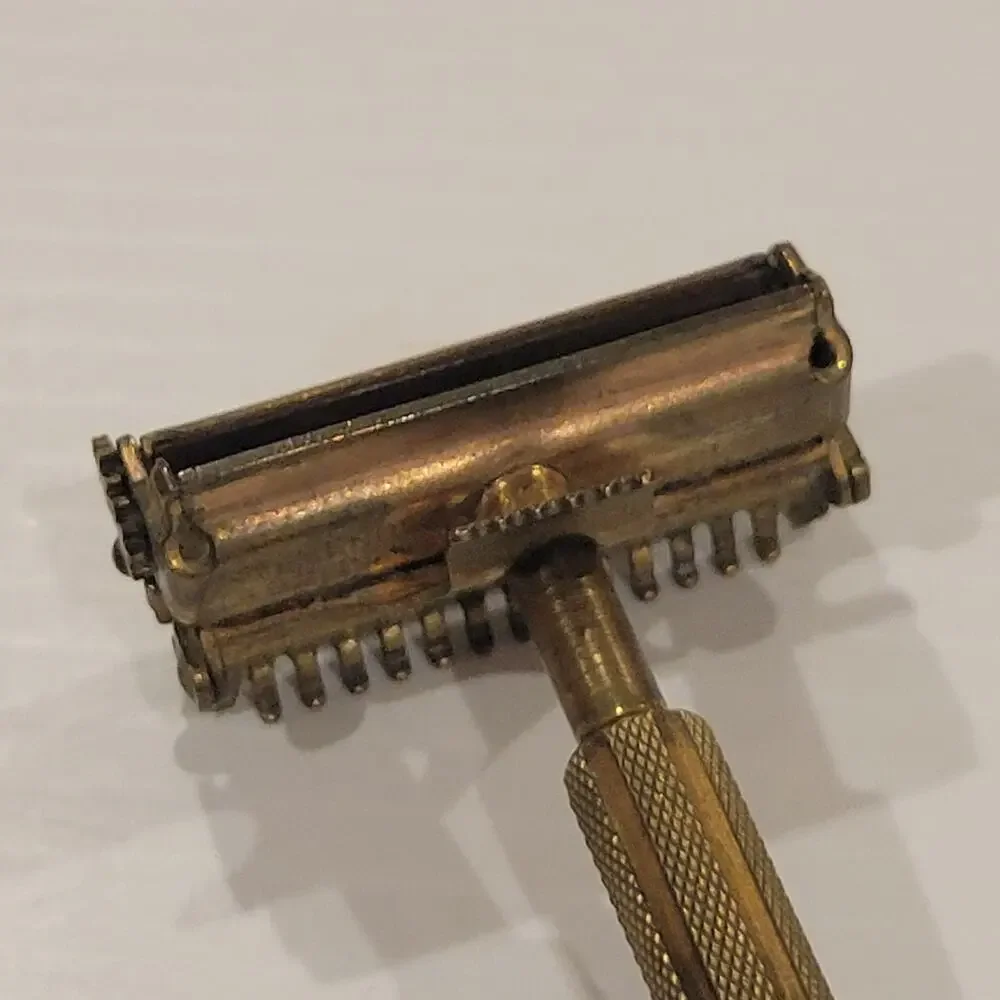 Vintage Valet Autostrop Safety Razor Gold tone. New York, USA